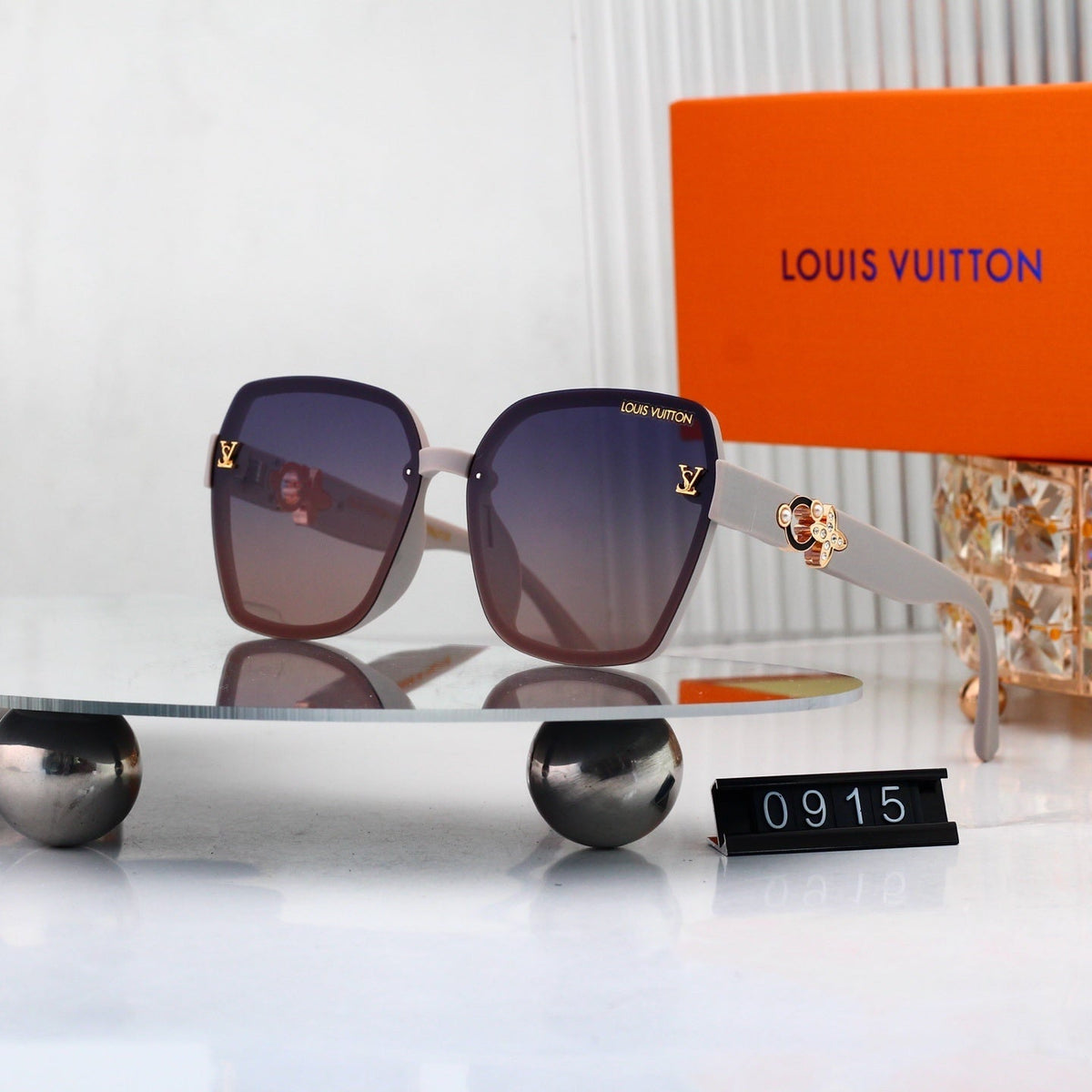 Louis vuitton Oversized Sunglasses with Diamond Flower 0915 Butterfly