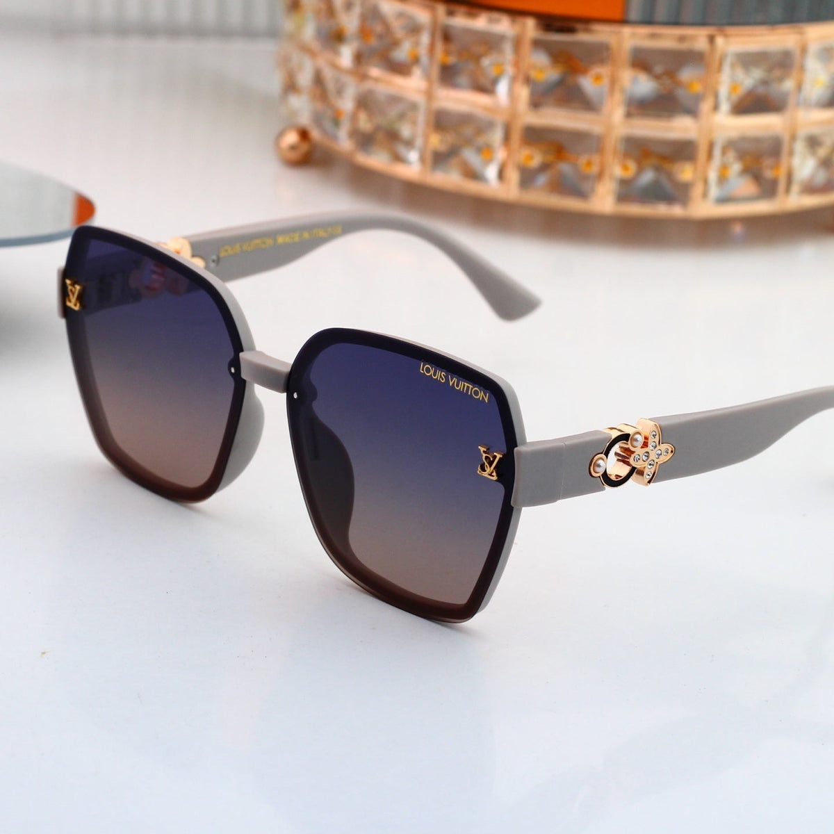 Louis vuitton Oversized Sunglasses with Diamond Flower 0915 Butterfly