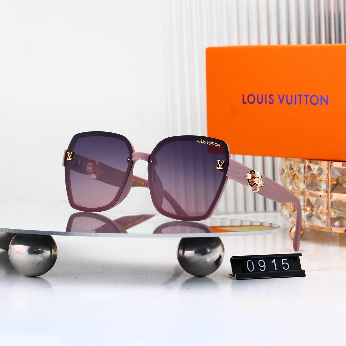 Louis vuitton Oversized Sunglasses with Diamond Flower 0915 Butterfly