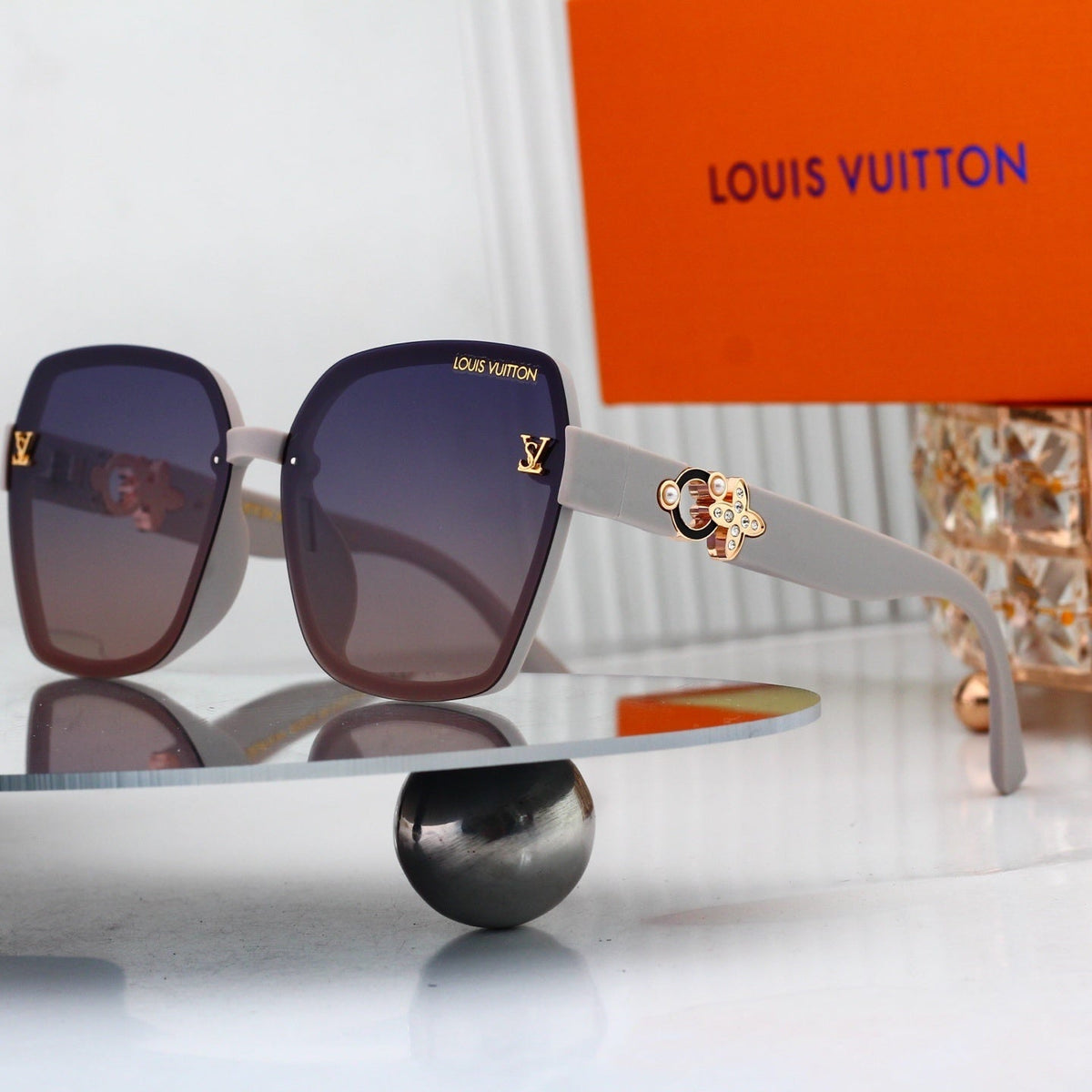 Louis vuitton Oversized Sunglasses with Diamond Flower 0915 Butterfly